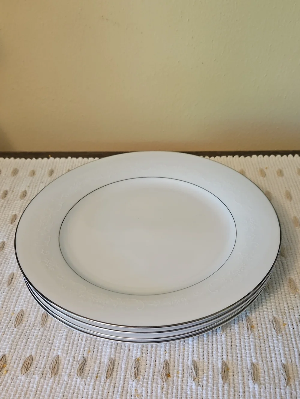 Noritake Whitehall Set Of 4 Classic China Dinner Plates with Silver Rim
